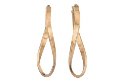 Lot 207 - A PAIR OF HALLMARKED 9CT GOLD RIBBON HOOP EARRINGS