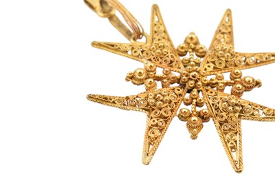 Lot 86 - GOLD CANNETILLE FILIGREE MALTESE CROSS PENDANT