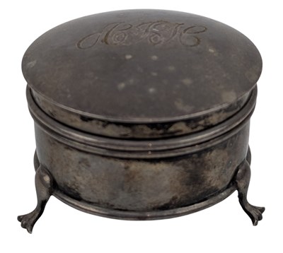 Lot 152 - 20TH CENTURY GEORGE V HALLMARKED SILVER TRINKET BOX / JEWELLERY BOX