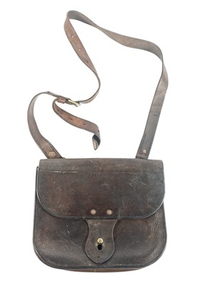 Lot 29 - EARLY 20TH CENTURY LEATHER SCHOOL BAG / SATCHEL