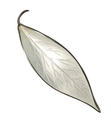 Lot 91 - DAVID ANDERSON NORWEGIAN ENAMEL LEAF BROOCH