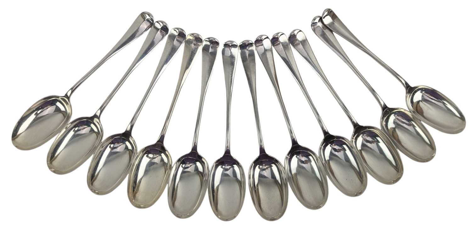 Lot 155 - SET OF 12 VICTORIAN HALLMARKED SILVER TABLE DINNER SPOONS