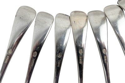 Lot 155 - SET OF 12 VICTORIAN HALLMARKED SILVER TABLE DINNER SPOONS
