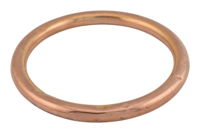 Lot 325 - AN EARLY 20TH CENTURY HALLMARKED 9CT GOLD BANGLE
