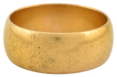 Lot 527 - LATE VICTORIAN HALLMARKED 22CT GOLD BAND RING