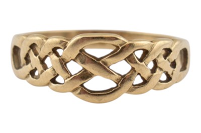 Lot 286 - AN HALLMARKED 9CT GOLD CELTIC KNOT RING