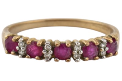 Lot 346 - HALLMARKED 9CT GOLD RUBY & DIAMOND RING