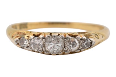 Lot 149 - 18CT GOLD & DIAMOND FIVE STONE RING