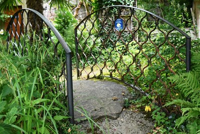 Lot 115 - FORMER BRISTOL ZOO GARDENS - ORIGINAL GORILLA HOUSE RAILINGS BRIDGE SECTIONS