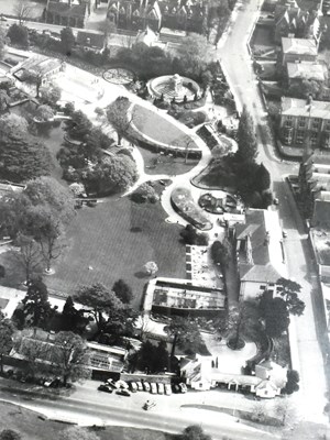 Lot 124 - FORMER BRISTOL ZOO GARDENS - 1950S BLACK & WHITE AERIAL VIEW