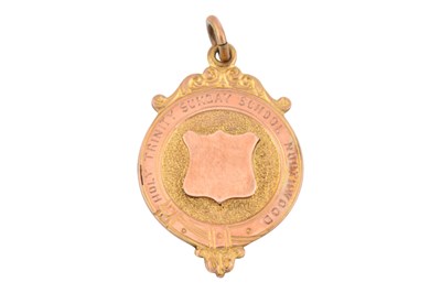 Lot 309 - JEWELLERY & SILVER - HALLMARKED 9CT GOLD FOB MEDAL