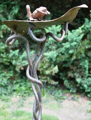 Lot 183 - FORMER BRISTOL ZOO GARDENS - SCULPTURE OF A FROG ON LILY PAD