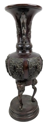 Lot 154 - 19TH CENTURY JAPANESE MEIJI PERIOD CAST BRONZE VASE / URN 19世纪 日本 明治 铜壶 / 花瓶