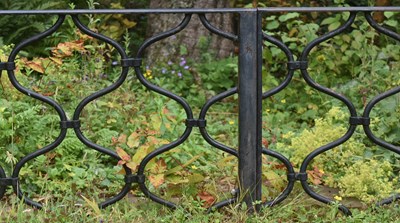 Lot 285 - FORMER BRISTOL ZOO GARDENS - ORIGINAL GORILLA HOUSE RAILINGS PANELS