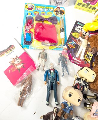 Lot 604 - RETRO TOYS - COLLECTION OF VINTAGE FIGURES TOYS & GAMES