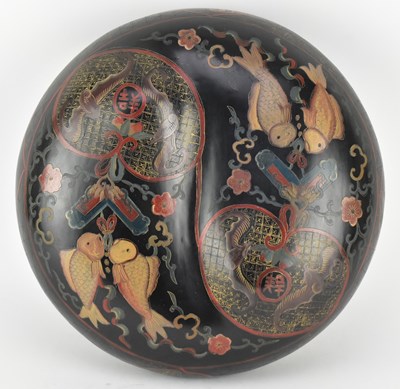 Lot 159 - 20TH CENTURY LACQUERED WEDDING BOX 二十世纪木漆盒