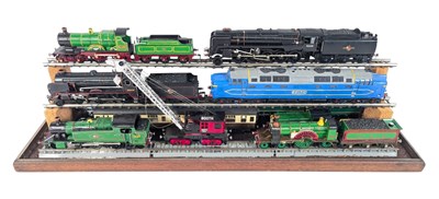 Lot 137 - MODEL RAILWAY - KIT BUILT OO GAUGE LOCOMOTIVES IN DISPLAY CASE