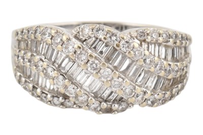 Lot 106 - A HALLMARKED 18CT GOLD & DIAMOND CLUSTER CROSSOVER RING