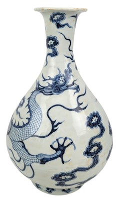 Lot 59 - CHINESE BLUE & WHITE YUHUCHUN VASE 青花 龙纹玉壶春瓶