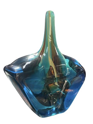 Lot 31 - MDINA - VINTAGE 1978 FISH/AXE HEAD GLASS VASE