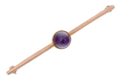 Lot 379 - EARLY 20TH CENTURY 9CT GOLD & AMETHYST BROOCH PIN