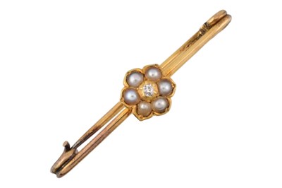 Lot 397 - EDWARDIAN EARLY 20TH CENTURY GOLD PEARL & DIAMOND FLOWER BROOCH PIN