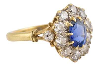 Lot 347 - HALLMARKED 18CT GOLD & SAPPHIRE CLUSTER RING