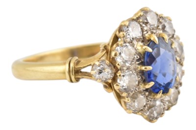 Lot 347 - HALLMARKED 18CT GOLD & SAPPHIRE CLUSTER RING