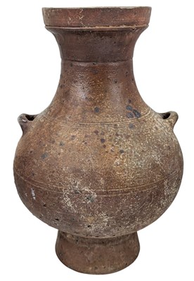 Lot 95 - CHINESE WESTERN HAN YUEYAO GREEN-GLAZED STONEWARE VASE /URN 西汉越窑双耳壶