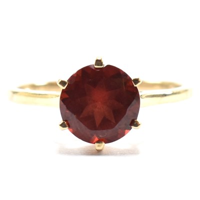 Lot 383 - HALLMARKED 9CT GOLD & GARNET RING