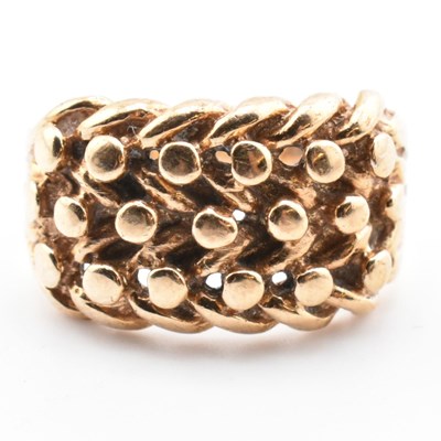 Lot 402 - HALLMARKED 9CT GOLD KEEPER RING