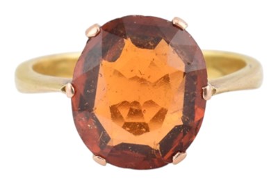 Lot 375 - VINTAGE GOLD & GARNET RING