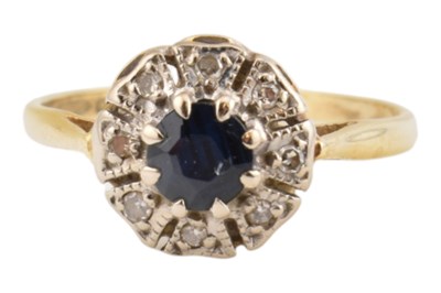 Lot 206 - HALLMARKED 18CT GOLD SAPPHIRE & DIAMOND CLUSTER RING
