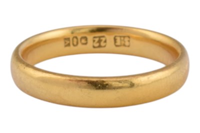 Lot 223 - 22CT GOLD BAND RING