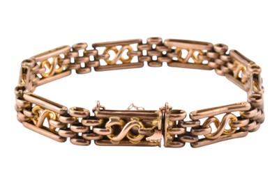 Lot 153 - EARLY 20TH CENTURY 9CT GOLD FANCY LINK BRACELET