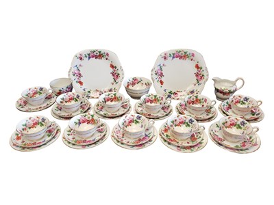 Lot 145 - EARLY 20TH CENTURY GOSVENOR CHINA HAMPTON PATTERNED TEA SERVICE