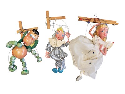 Lot 372 - THREE LATE 20TH CENTURY PUPPETS TO INCLUDE TWO PELHAM PUPPETS