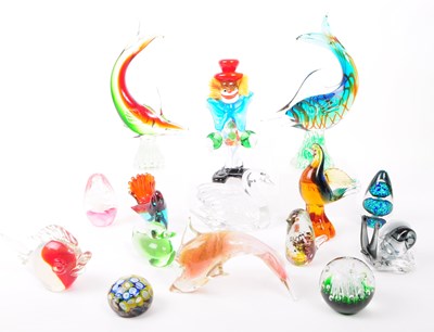Lot 149 - COLLECTION OF STUDIO ART GLASS INC PAPERWEIGHTS & MURANO ORNAMENTS