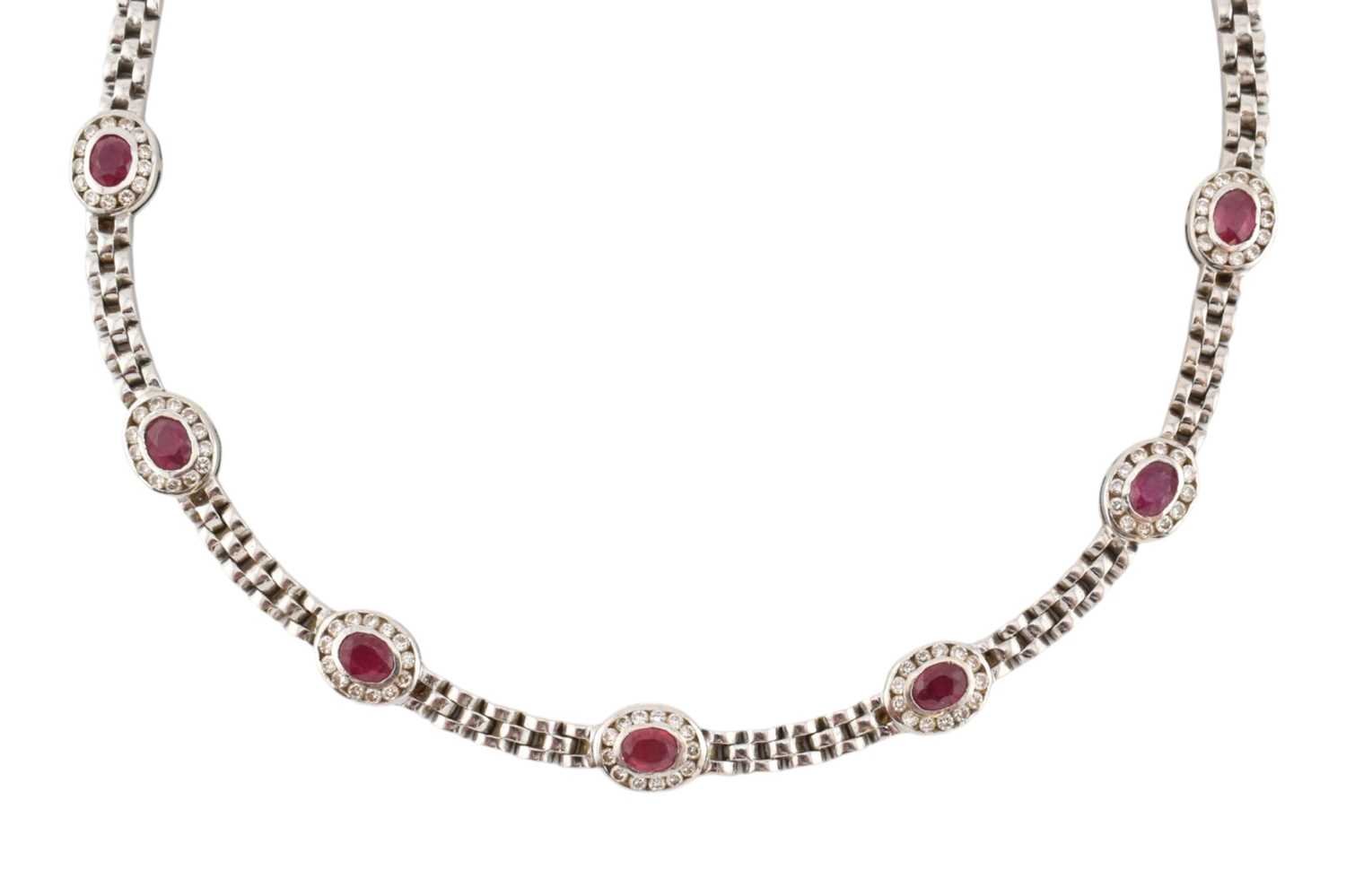Lot 340 - 18CT GOLD RUBY & DIAMOND COLLAR NECKLACE