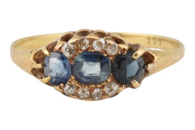 Lot 328 - 18CT GOLD SAPPHIRE & DIAMOND RING