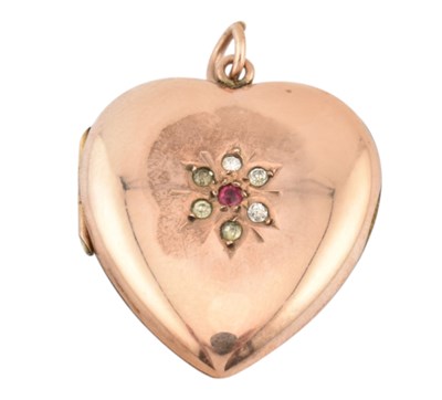 Lot 70 - ANTIQUE 9CT BACK & FRONT HEART LOCKET