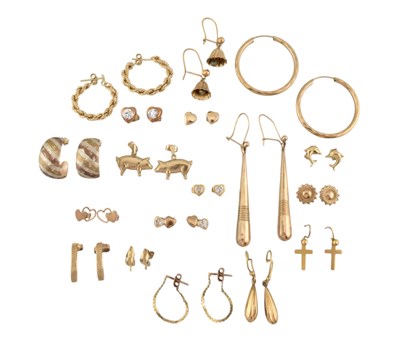 Lot 101 - LARGE COLLECTION OF 9CT GOLD & YELLOW METAL EARRINGS