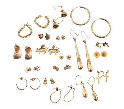 Lot 101 - LARGE COLLECTION OF 9CT GOLD & YELLOW METAL EARRINGS