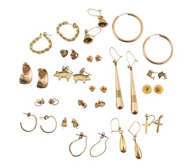 Lot 101 - LARGE COLLECTION OF 9CT GOLD & YELLOW METAL EARRINGS
