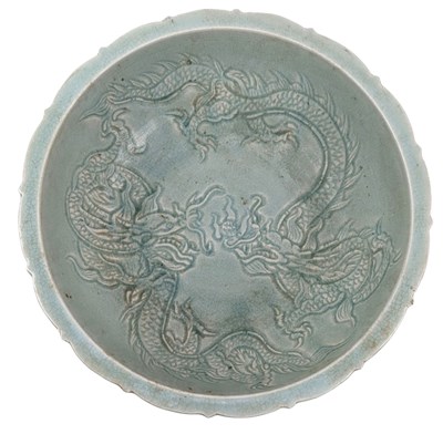 Lot 60 - LARGE CHINESE LONGQUAN TYPE CELADON GLAZED DRAGON BOWL 龙泉青釉龙纹大盌