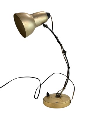 Lot 414 - VINTAGE MID 20TH CENTURY GOLD-TONED & CHROME DESK LAMP
