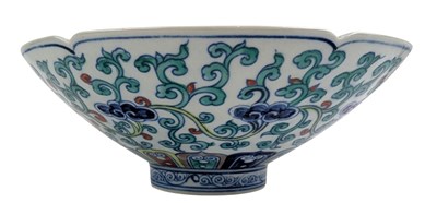 Lot 23 - LARGE CHINESE DOUCAI PORCELAIN BOWL 成化款 斗彩缠枝花斗笠盌