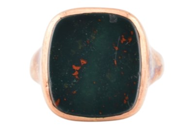 Lot 203 - 1920S HALLMARKED 9CT GOLD & BLOODSTONE AGATE SIGNET RING