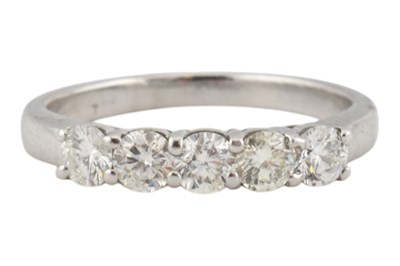 Lot 374 - WHITE GOLD & DIAMOND FIVE STONE RING