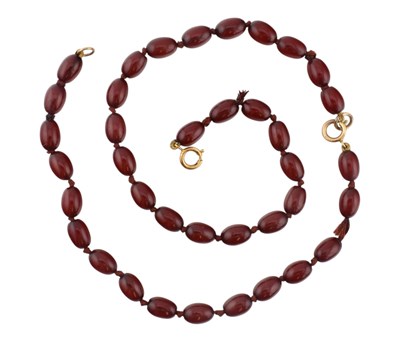 Lot 274 - VINTAGE CHERRY AMBER BAKELITE BEAD NECKLACE COME BRACELETS